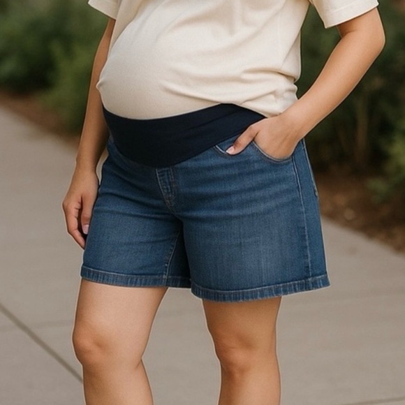 Liz Lange Women’s Maternity Distressed Jean Shorts Size Medium Blue - Picture 1 of 8